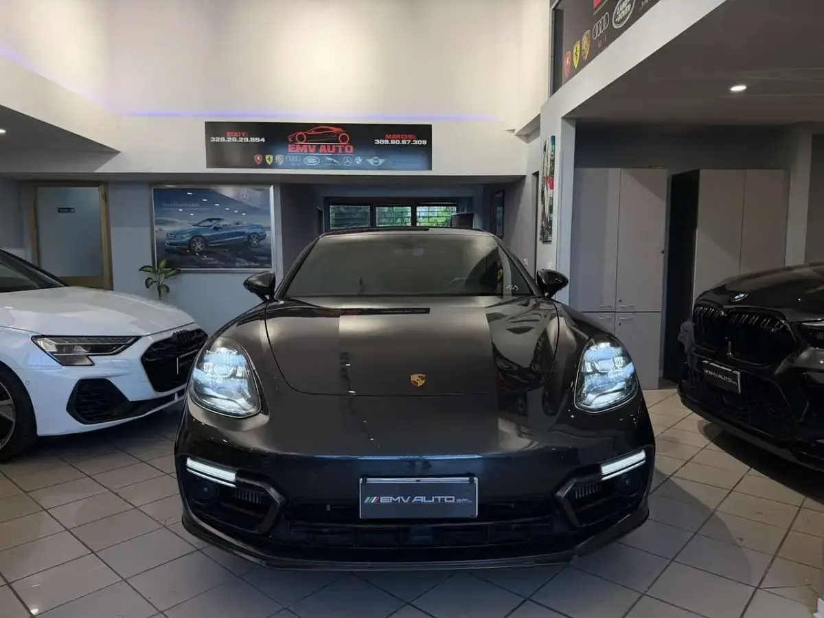 Usata Porsche Panamera 330 CV (242 kW) 2021 Grigio Berlina