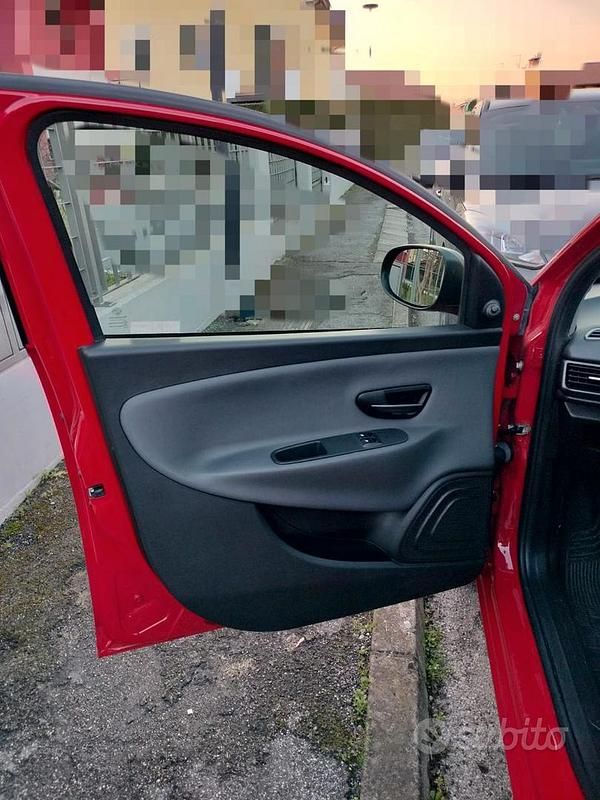 Usata Lancia Ypsilon 69 CV (50 kW) 2018 Rosso Utilitaria