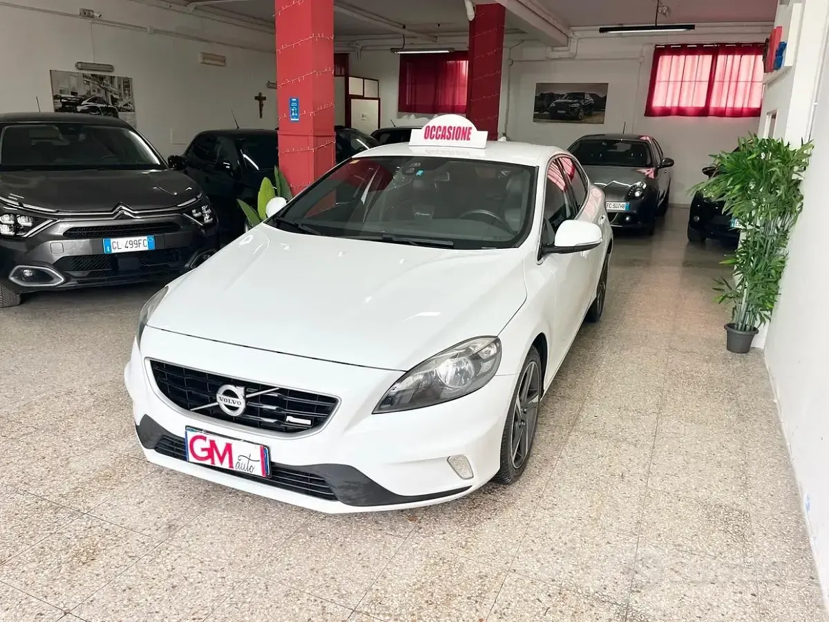 Usata Volvo V40 R-Design Kinetic 115 CV (84 kW) 2013 Bianco Berlina