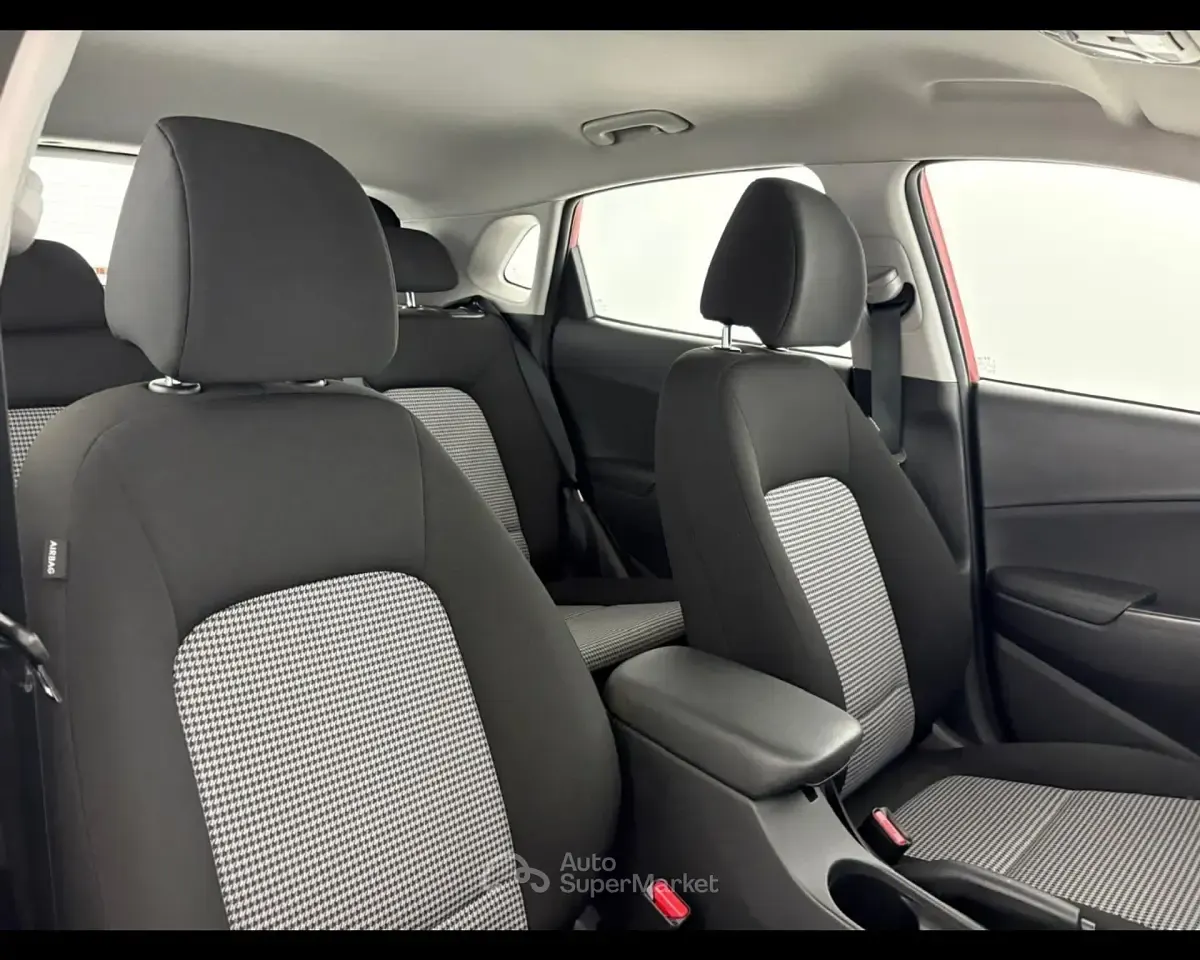 Usata Hyundai Kona 120 CV (88 kW) 2022 Rosso SUV