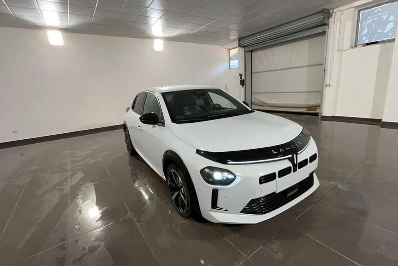 Usata Lancia Ypsilon 101 CV (74 kW) 2024 Verde metallizzato Utilitaria