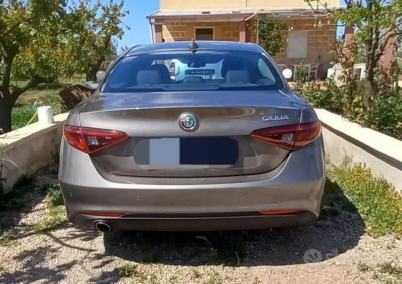 Usata Alfa Romeo Giulia Executive 160 CV (117 kW) 2019 Grigio Berlina