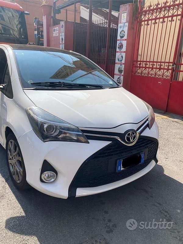 Usata Toyota Yaris Multidrive S 99 CV (72 kW) 2014 Bianco Utilitaria