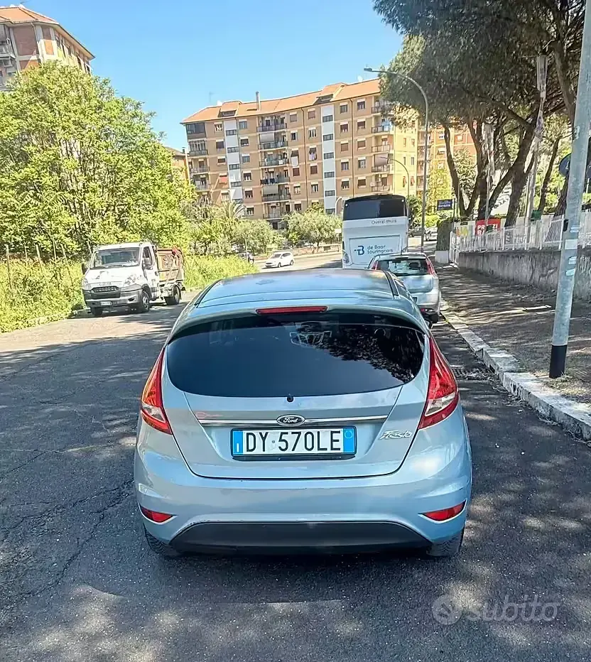 Usata Ford Fiesta 82 CV (60 kW) 2009 Blu Berlina