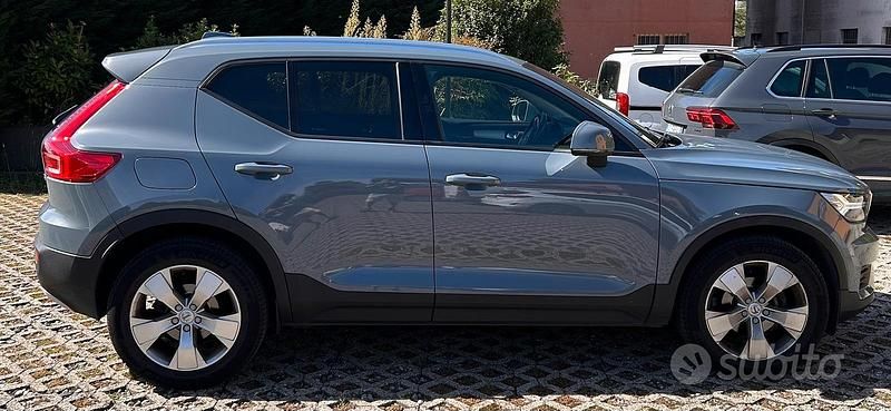 Usata Volvo XC40 Momentum 150 CV (110 kW) 2019 Grigio SUV