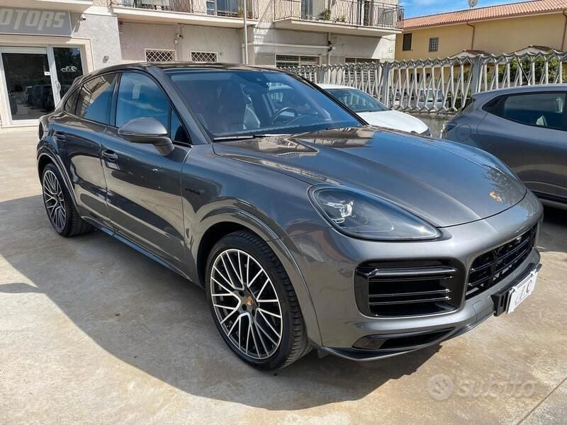 Grigio Usata 2022 Porsche Cayenne SUV | 83.900 € (Ottimo prezzo) - Immagine 1/4