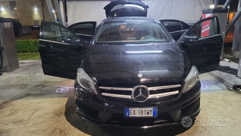 Usata Mercedes A180 AMG 109 CV (80 kW) 2015 Nero Berlina