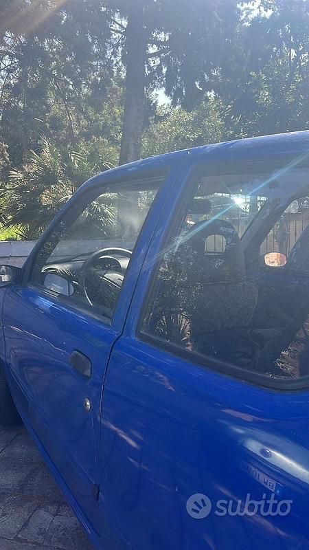 Usata Fiat 600 54 CV (39 kW) 2001 Blu Berlina