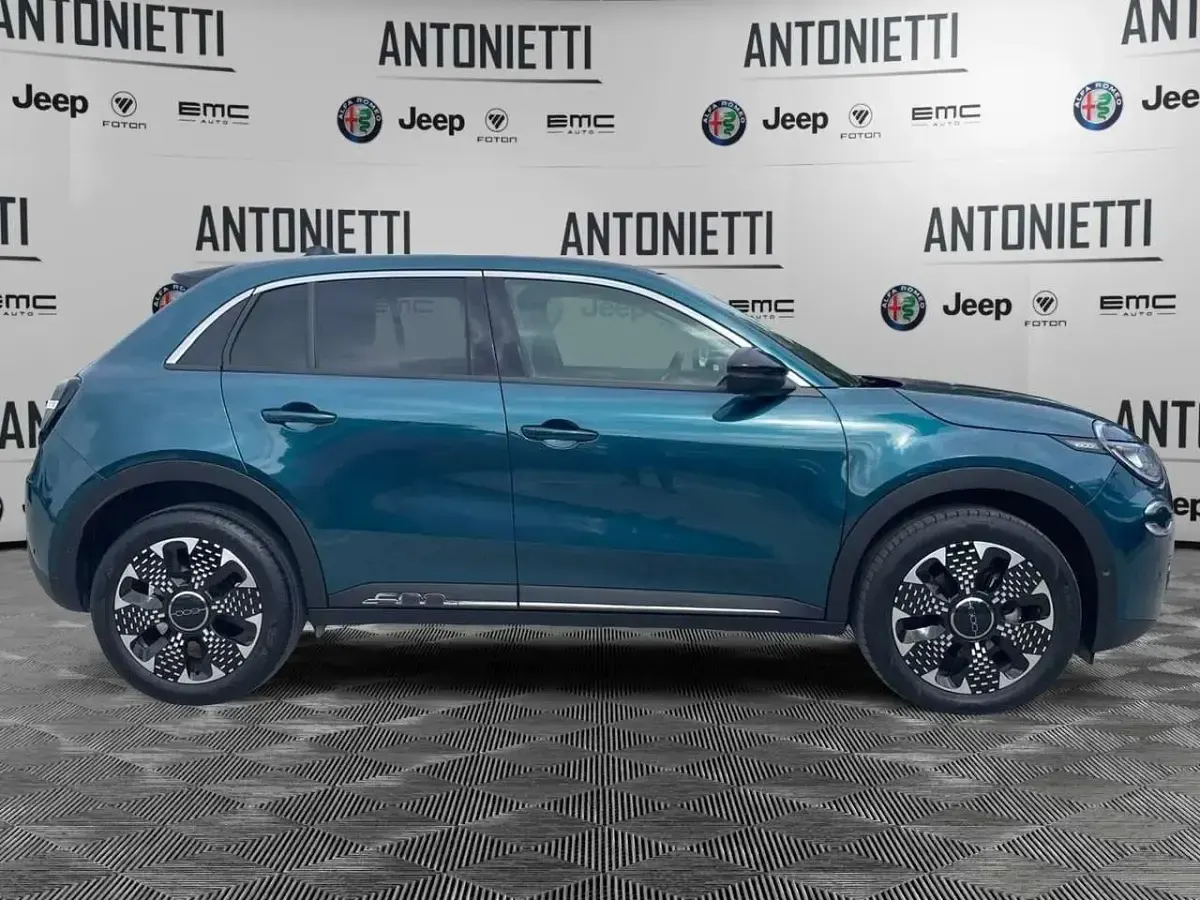 Begagnad Fiat 600 La Prima 110 HK (80 kW) 2025 Blå SUV