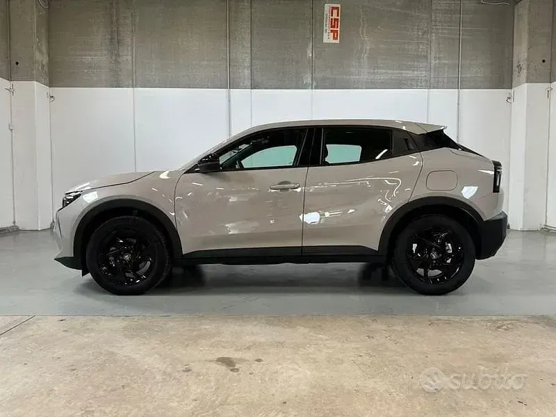 Käytetty Alfa Romeo Junior 145 HP (106 kW) 2025 Harmaa Katumaasturi
