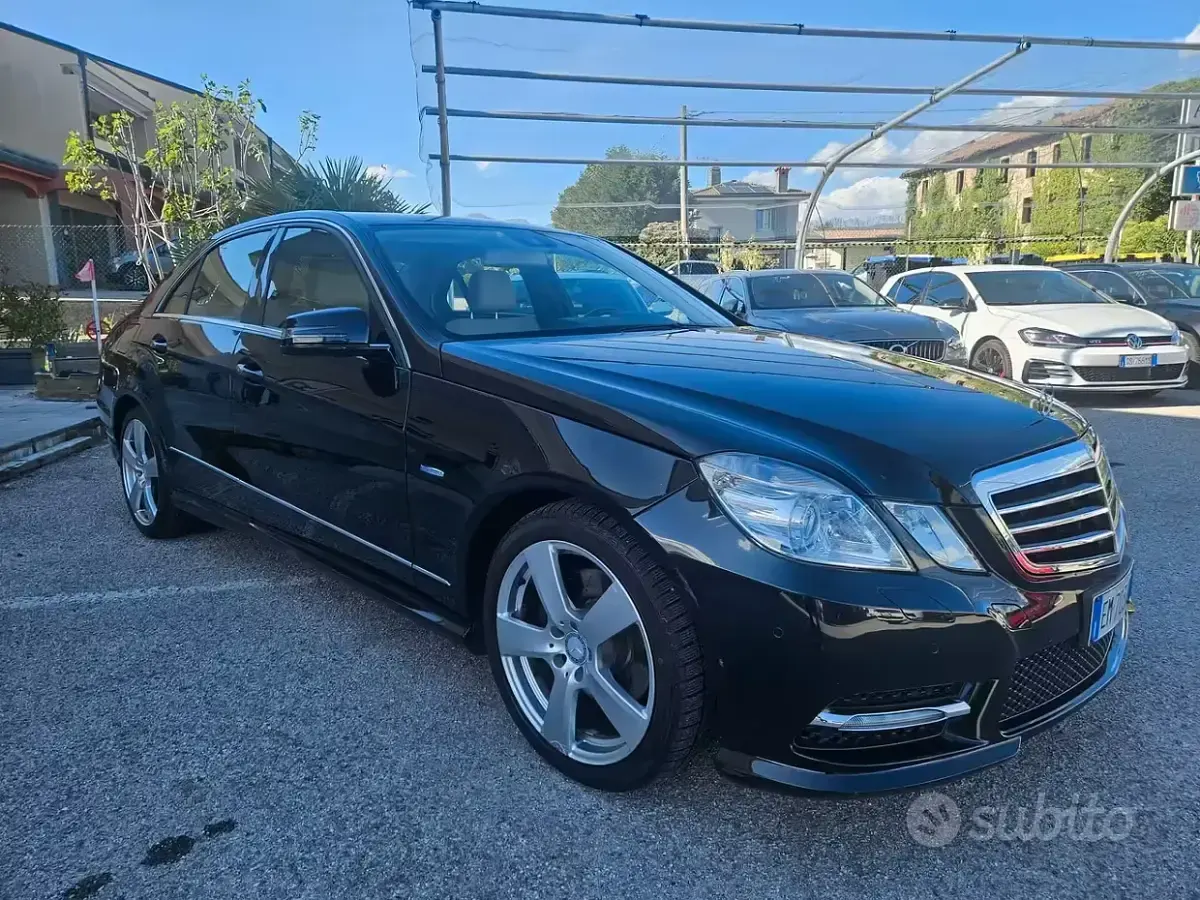 Usata Mercedes E250 Avantgarde 204 CV (150 kW) 2012 Nero Berlina