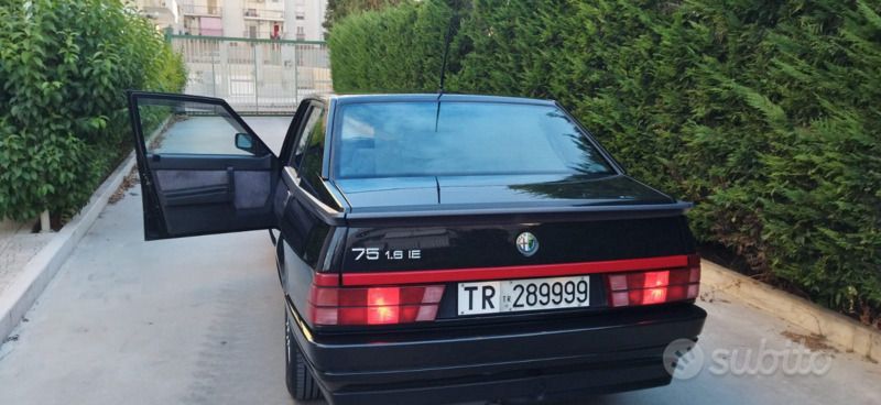 Usata Alfa Romeo 75 103 CV (75 kW) 1992 Nero Berlina