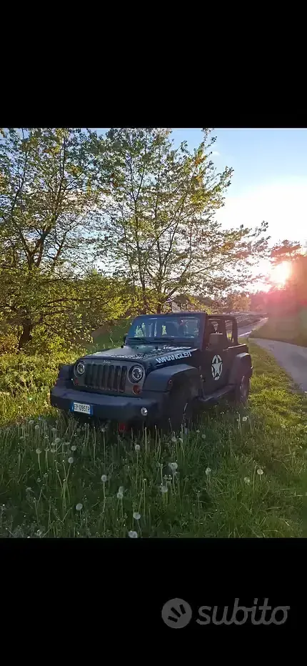 Begagnad Jeep Wrangler Sahara 200 HK (147 kW) 2012 Svart SUV