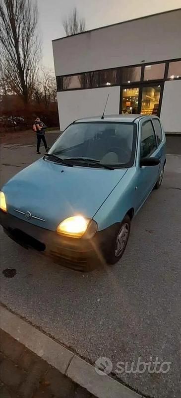 Usata Fiat 600 54 CV (39 kW) 2005 Blu Berlina