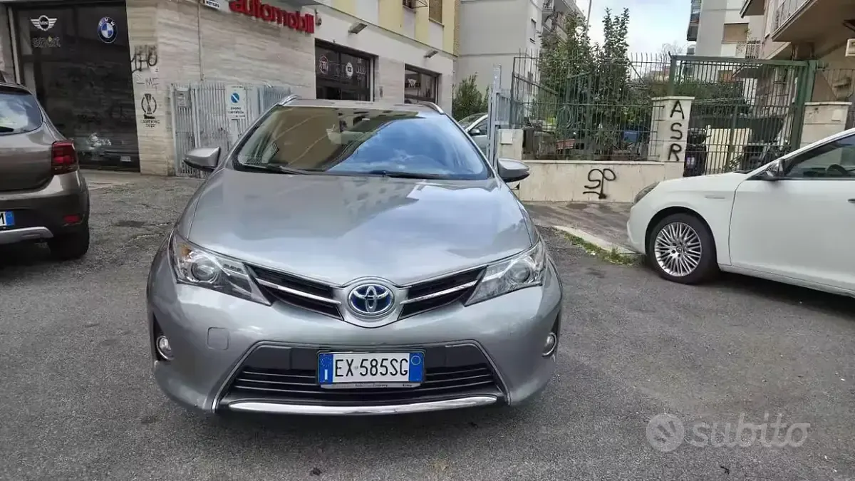 Usata Toyota Auris Touring Sports Lounge 99 CV (72 kW) 2015 Grigio Station wagon
