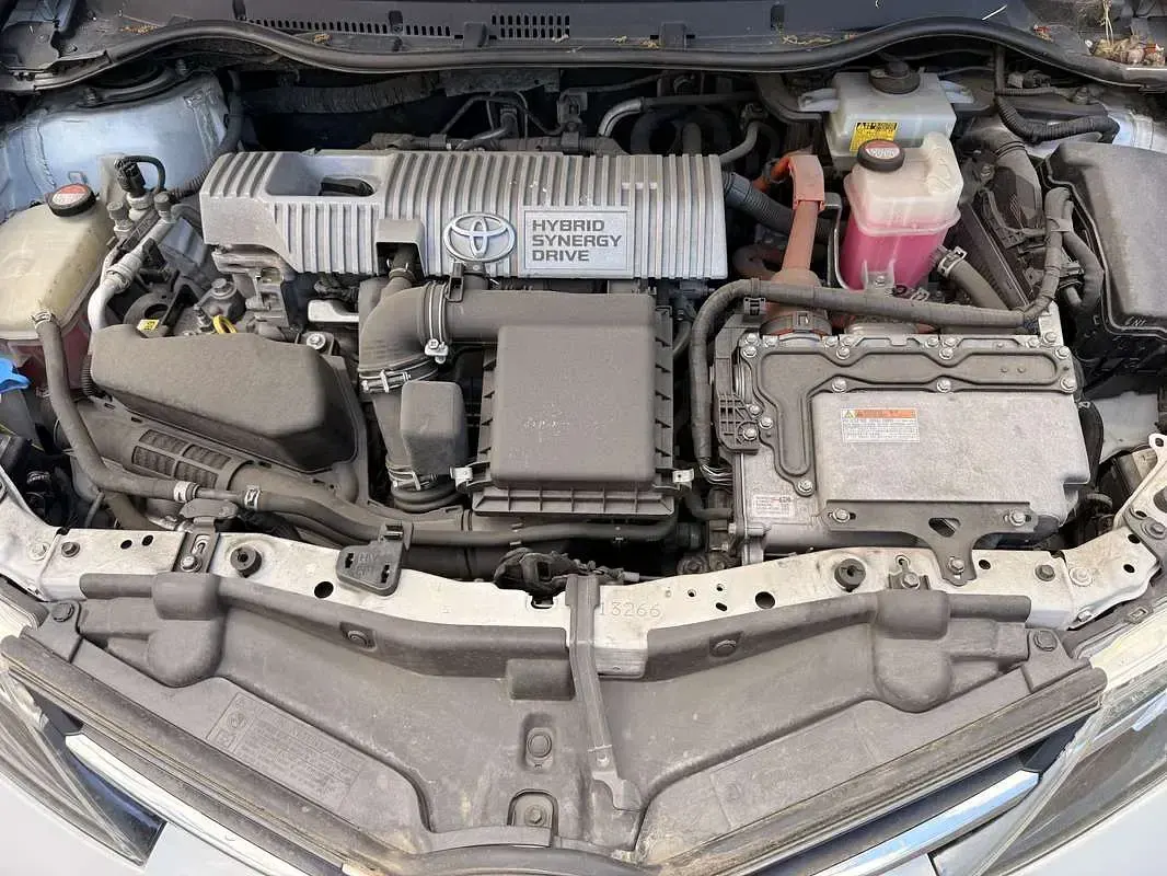 Usata Toyota Auris Hybrid Active 99 CV (72 kW) 2014 Bianco Station wagon