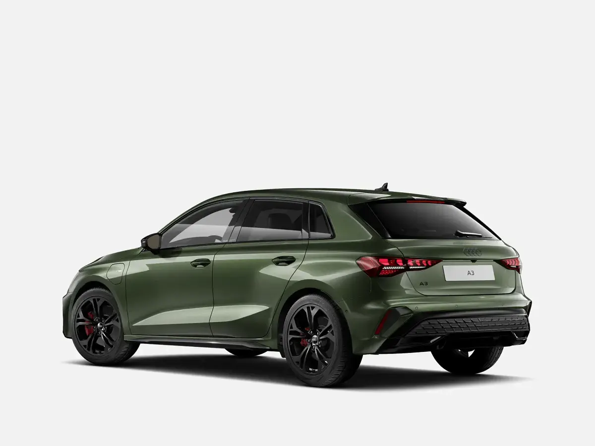 Nuova Audi A3 S-Line 177 CV (130 kW) 2026 Verde district metallizzato