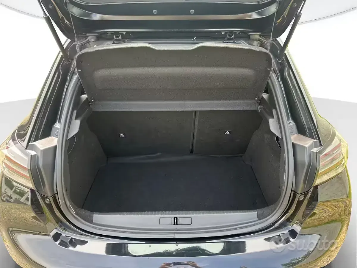 Usata Peugeot 208 Active 101 CV (74 kW) 2024 Nero Utilitaria