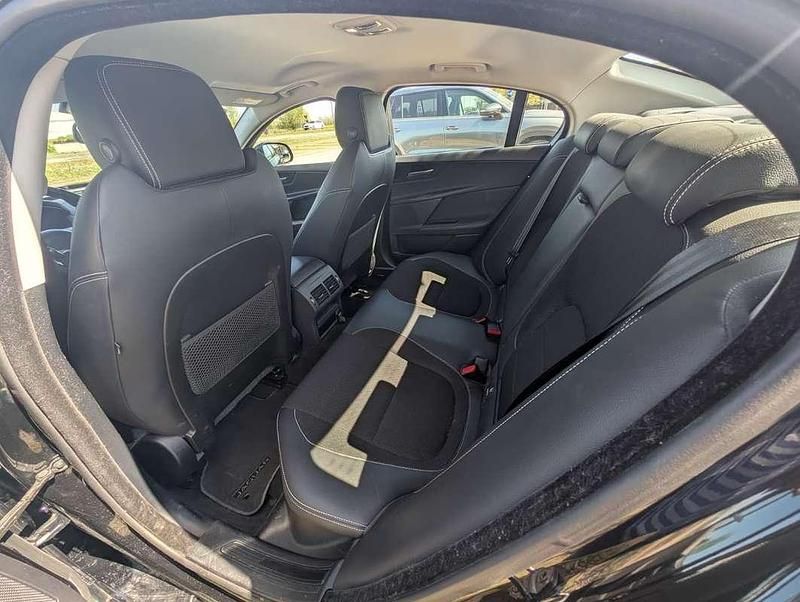 Usata Jaguar XE R-Sport 179 CV (131 kW) 2018 Berlina