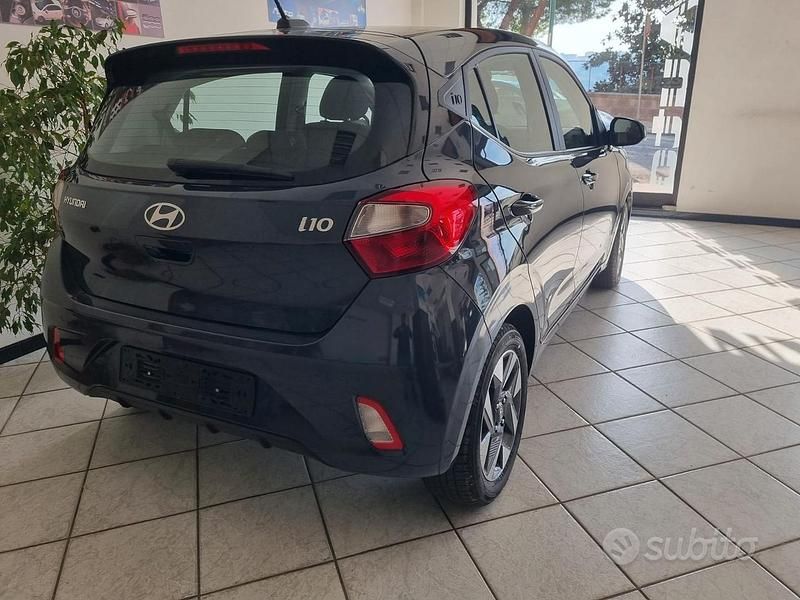 Nuova Hyundai i10 63 CV (46 kW) 2025 Grigio Utilitaria