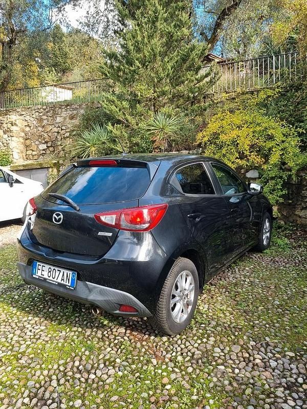 Usata Mazda 2 Evolve 75 CV (55 kW) 2016 Nero Berlina