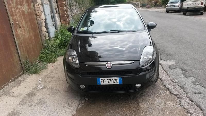 Usata Fiat Punto 75 CV (55 kW) 2010 Utilitaria