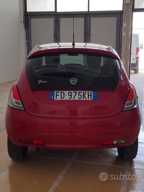 Usata Lancia Ypsilon 69 CV (50 kW) 2016 Rosso Utilitaria
