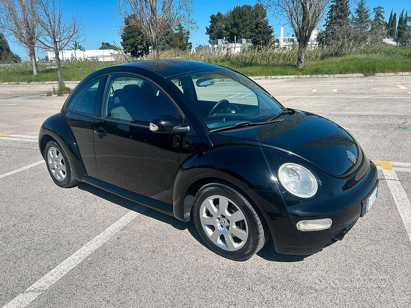 Usata VW New Beetle 101 CV (74 kW) 2004 Nero Utilitaria