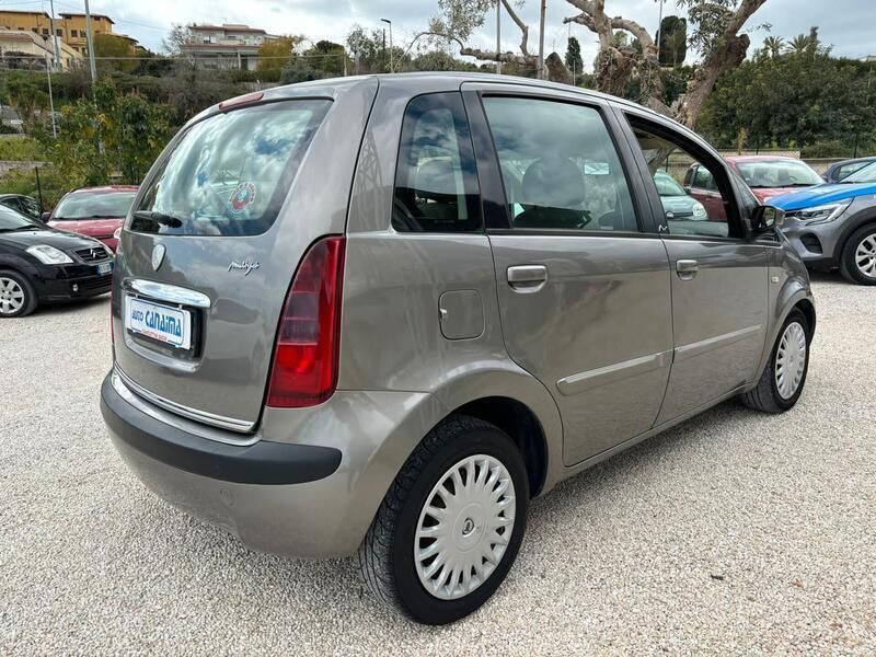 Usata Lancia Musa 90 CV (66 kW) 2007 Marrone Monovolume