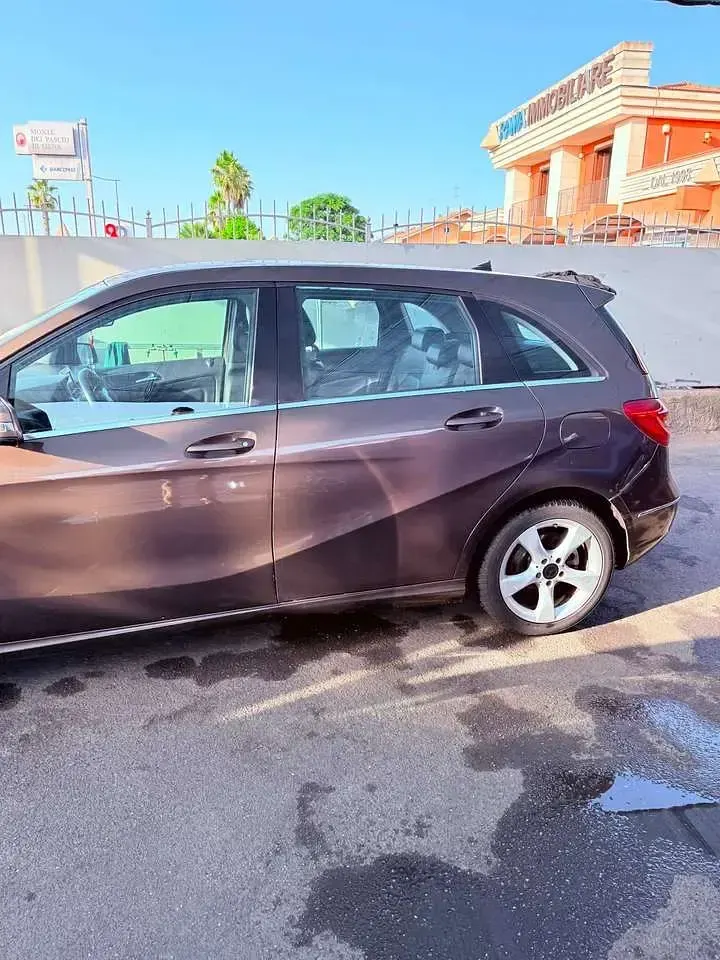 Usata Mercedes B180 Premium 109 CV (80 kW) 2013 Marrone Utilitaria