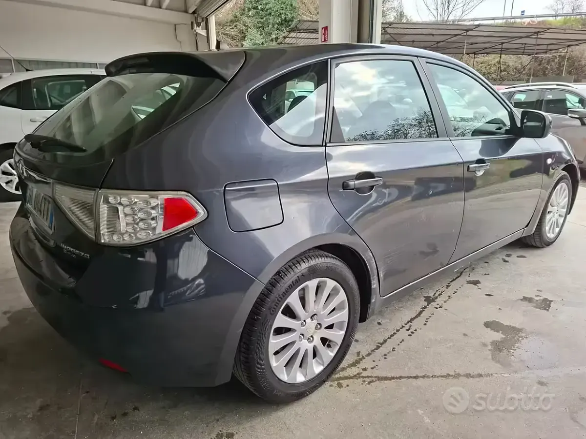 Usado Subaru Impreza 150 CV (110 kW) 2008 Gris Berlina