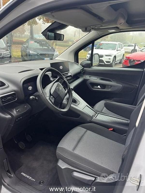 Gebraucht Toyota Proace Verso City 131 PS (96 kW) 2024 Weiß Kombi
