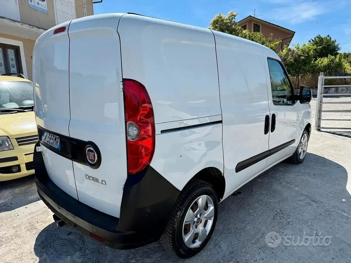 Usata Fiat Doblò Emotion 105 CV (77 kW) 2014 Bianco Monovolume