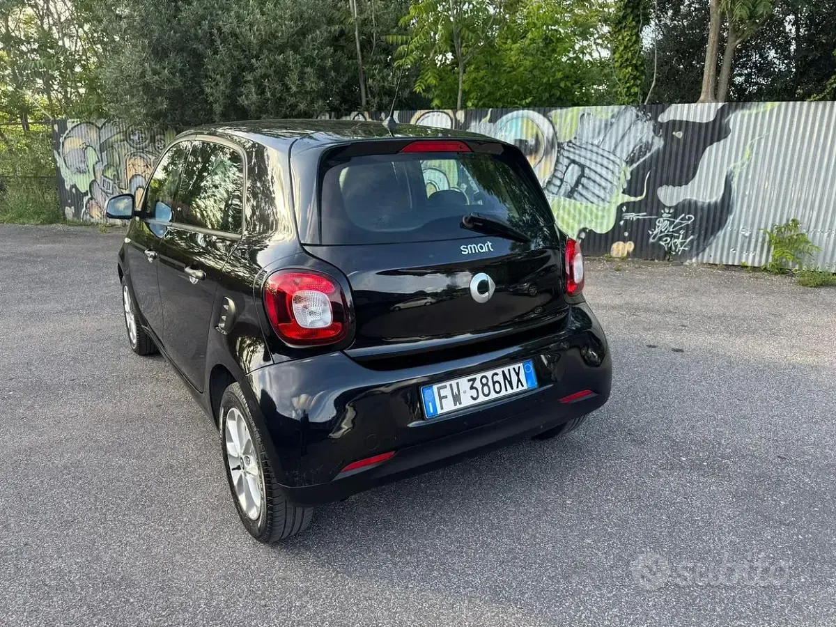Usata Smart ForFour 71 CV (52 kW) 2019 Nero Utilitaria