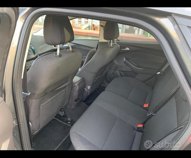 Usata Ford Focus 120 CV (88 kW) 2015 Grigio Berlina