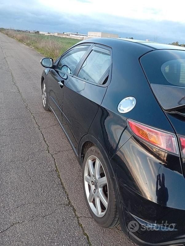 Usata Honda Civic Comfort 140 CV (102 kW) 2006 Nero Berlina