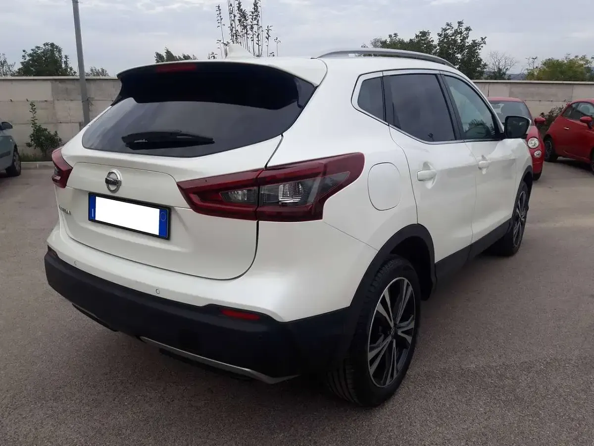 Usata Nissan Qashqai N-Connecta 110 CV (80 kW) 2018 Bianco SUV