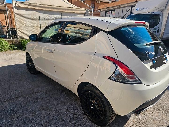 Usata Lancia Ypsilon 69 CV (50 kW) 2015 Utilitaria