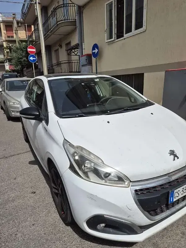 Usata Peugeot 208 GT-line 100 CV (73 kW) 2016 Bianco Utilitaria