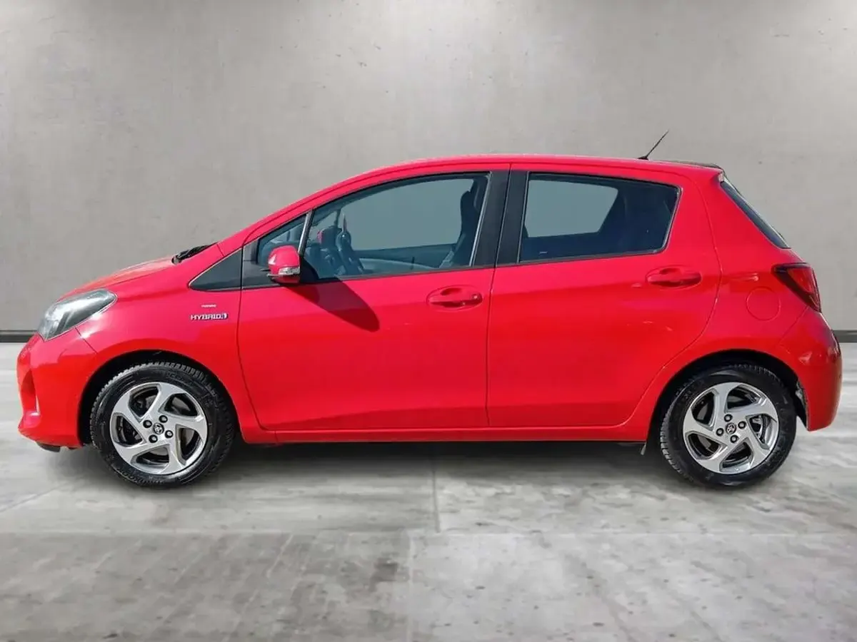Gebraucht Toyota Yaris Hybrid Active 73 PS (53 kW) 2017 Rot Kleinwagen