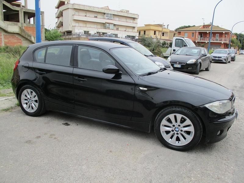 Usata BMW 118 122 CV (89 kW) 2006 Viola Utilitaria