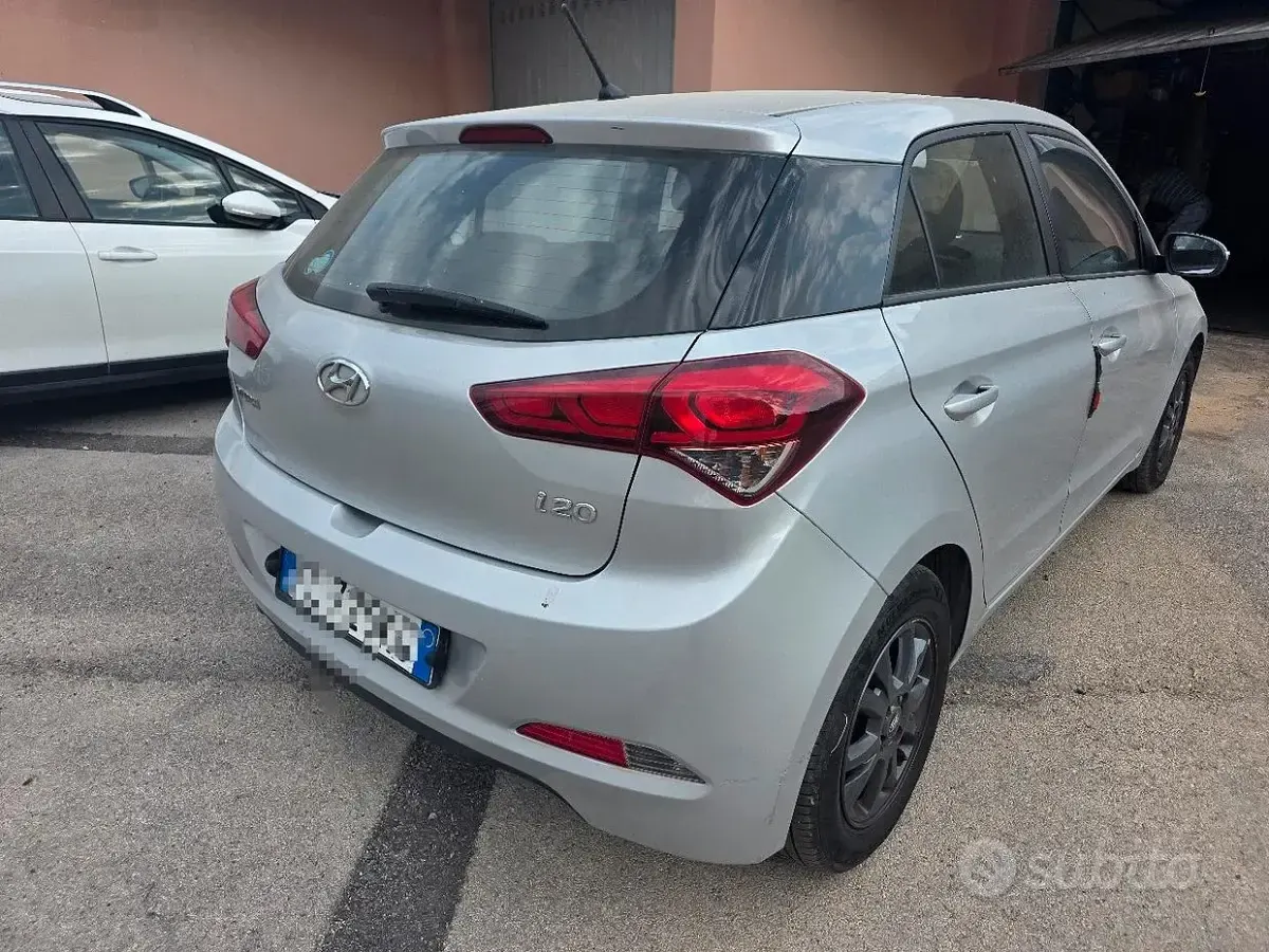 Usata Hyundai i20 85 CV (62 kW) 2017 Grigio Berlina