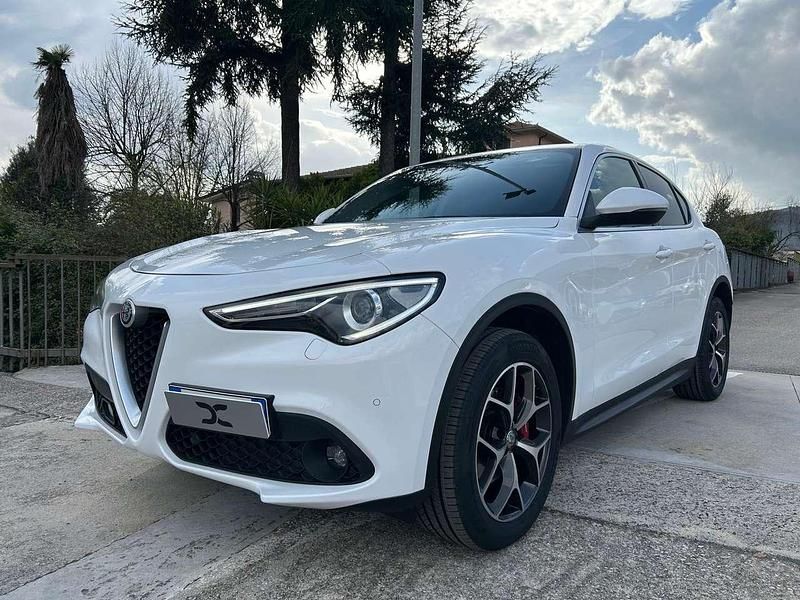 Usata Alfa Romeo Stelvio 209 CV (153 kW) 2019 Bianco SUV
