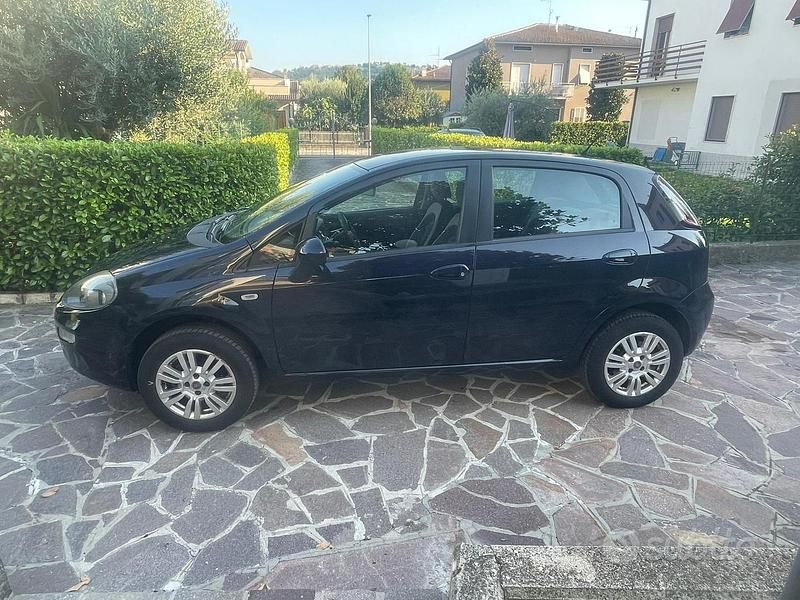 Usata 2013 Fiat Punto Due volumi | 3900 € (Buon prezzo) - Immagine 1/4