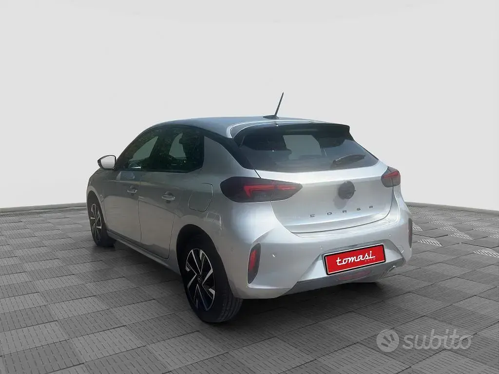 Usata Opel Corsa 101 CV (74 kW) 2025 Gris aluminium Utilitaria