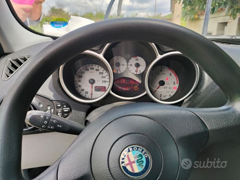 Usata 2004 Alfa Romeo 147 Due volumi | 1000 € (Ottimo prezzo) - Immagine 1/4