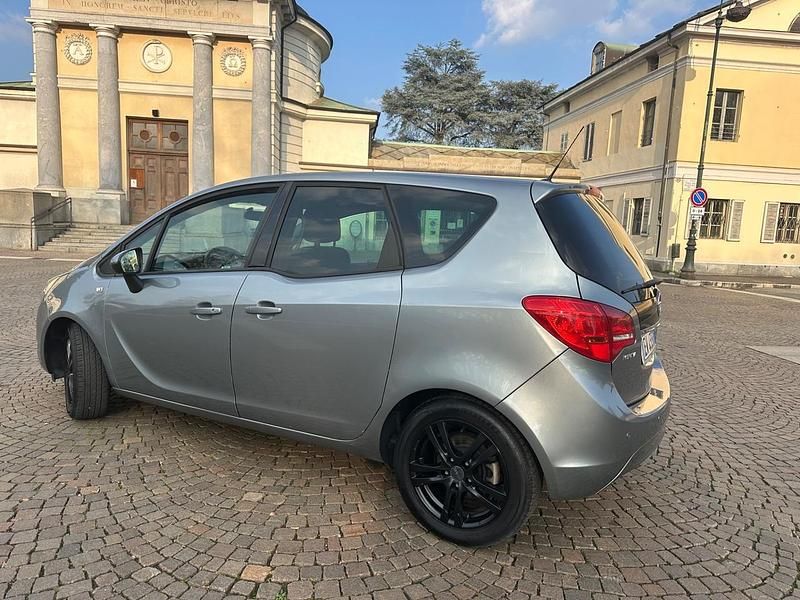 Usata Opel Meriva 120 CV (88 kW) 2014 Argento Monovolume