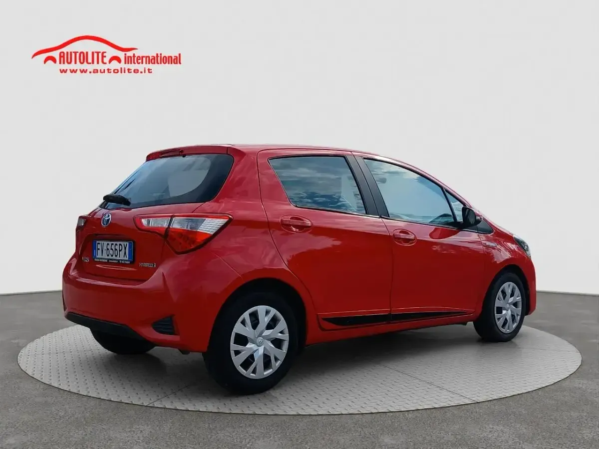 Usata Toyota Yaris Hybrid Active 73 CV (53 kW) 2019 Marrone Berlina