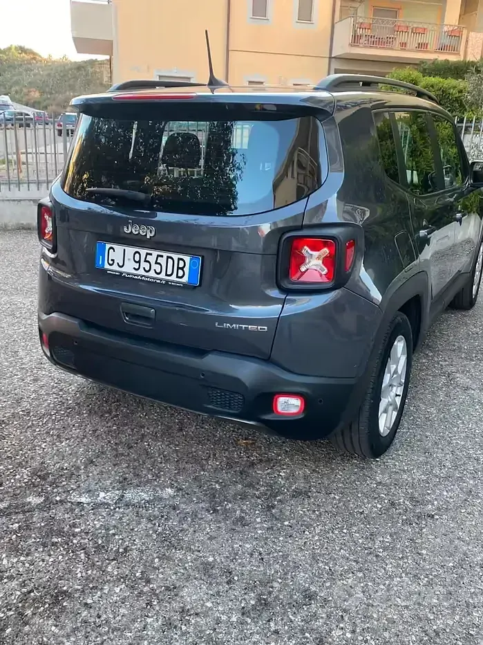 Begagnad Jeep Renegade 130 HK (95 kW) 2022 Grå SUV