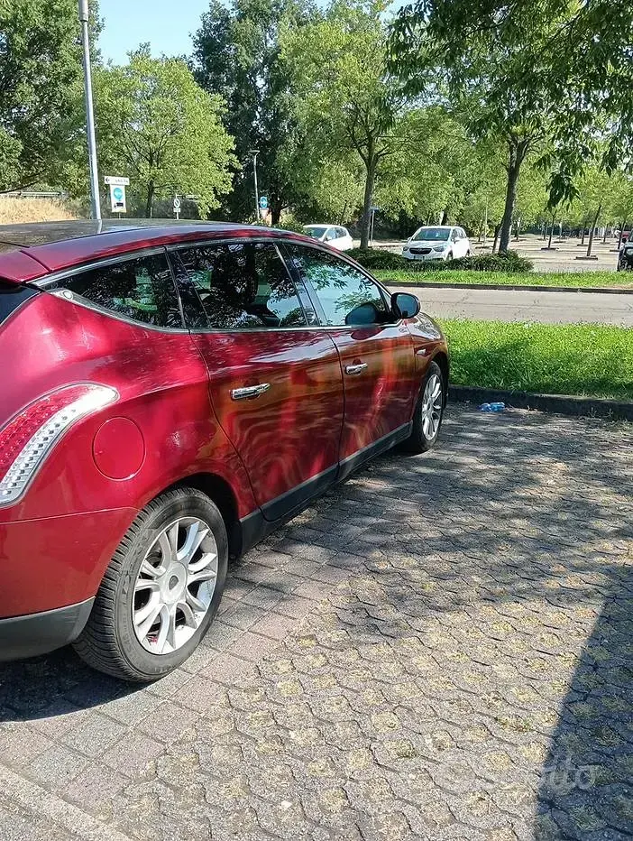 Usata Lancia Delta 120 CV (88 kW) 2011 Rosso Utilitaria